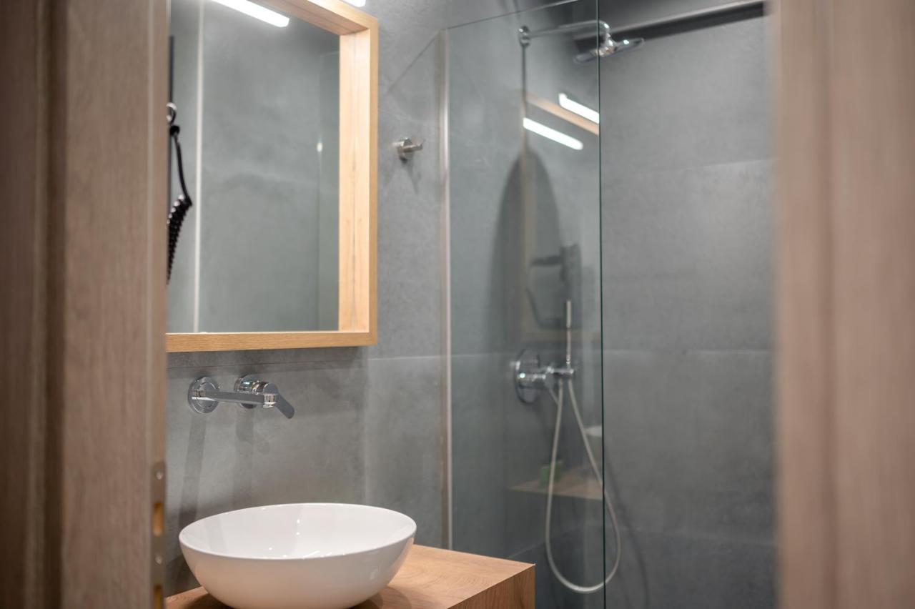 Blue Wave Luxury Suites Nea Iraklitsa Buitenkant foto