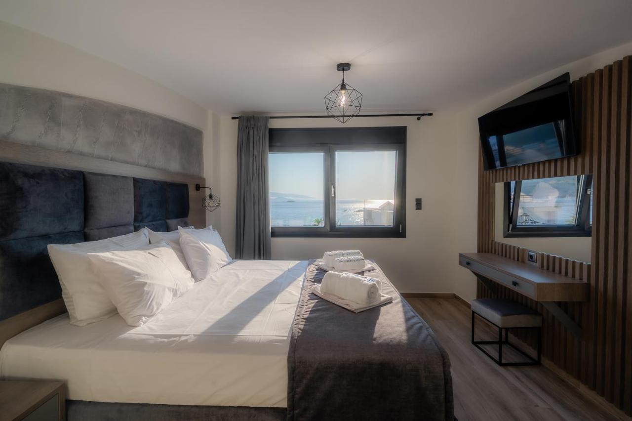Blue Wave Luxury Suites Nea Iraklitsa Buitenkant foto
